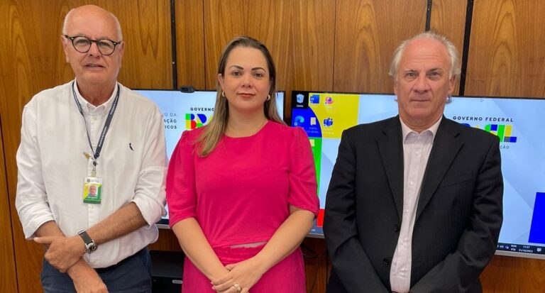 Cláudia de Jesus luta para regularizar famílias perto do aeroporto de Ji-Paraná