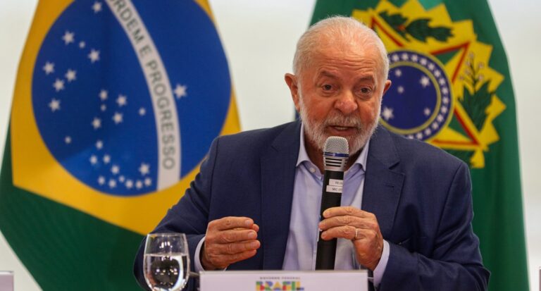 Lula pede que obras avancem sem “repetir possíveis equívocos”