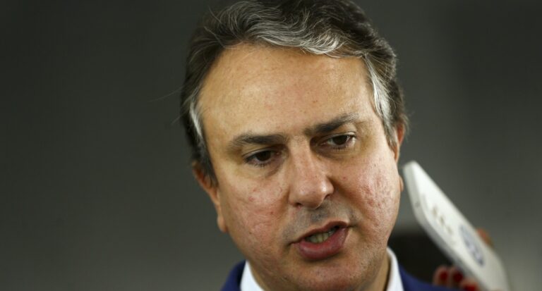 MEC descarta cancelamento do Enem após suposto vazamento de imagens