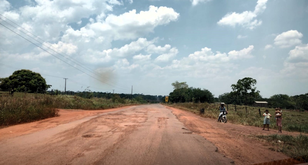 Cláudia de Jesus solicita recuperação da RO-479 que liga distrito de Estrela de Rondônia ao trevo da BR-364