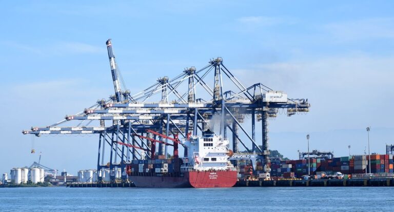 Balança comercial tem superávit recorde de US$ 8,959 bi em outubro