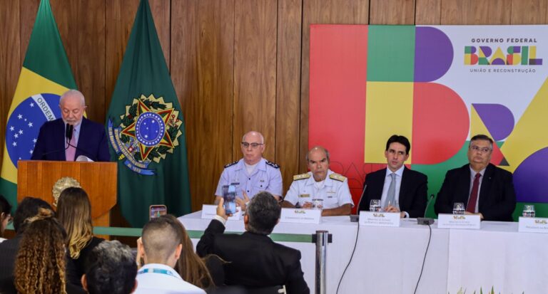 Presidente anuncia decreto de GLO em portos e aeroportos