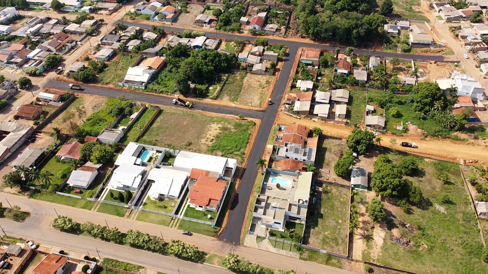 Prefeitura de Ariquemes conclui obras de pavimentação asfáltica em três ruas no Bairro Jardim Jorge Teixeira