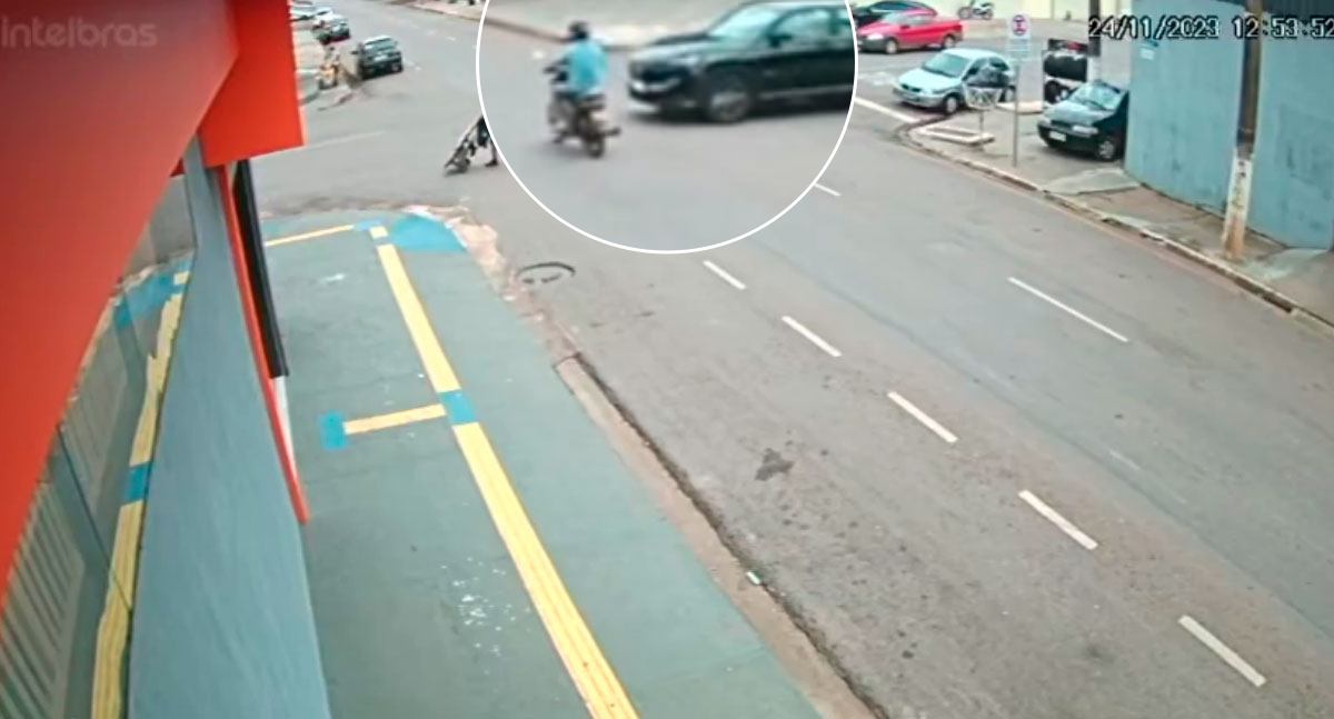 VÍDEO: câmera registra grave acidente entre HR-V e motociclista no centro - News Rondônia