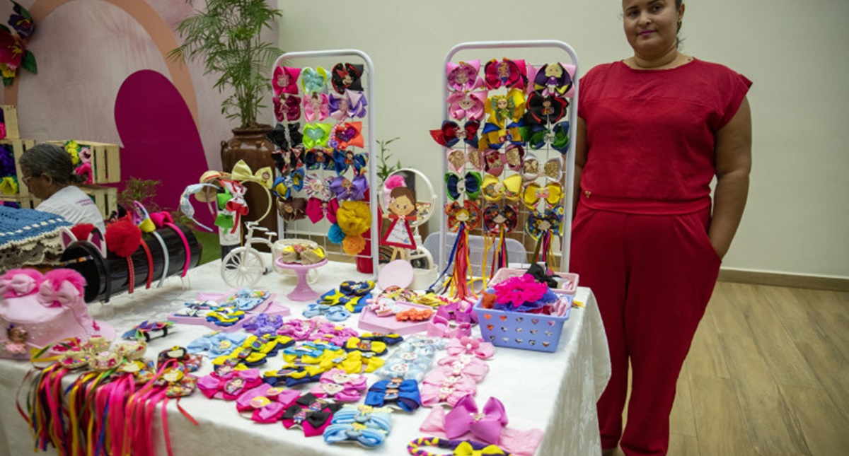 Integrantes do Projeto Feira da Mulher Empreendedora participam de evento no Sebrae