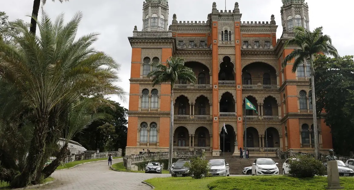 Fiocruz abre portas neste sábado para vacinação e troca de experiência