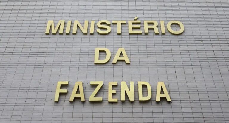 Governo bloqueia mais R$ 1,1 bilhão do Orçamento