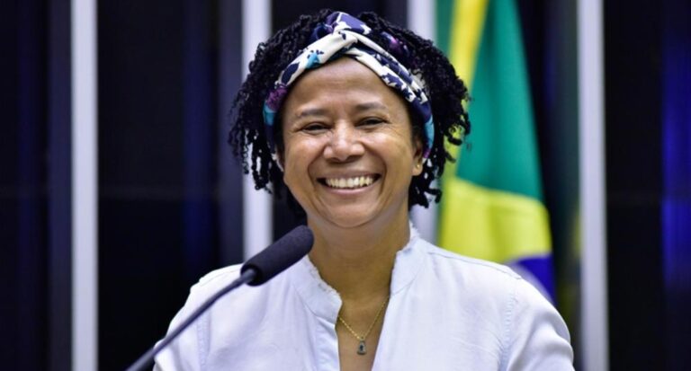 Sílvia Cristina comemora aprovação no Senado da Política Nacional de Prevenção e Controle do Câncer