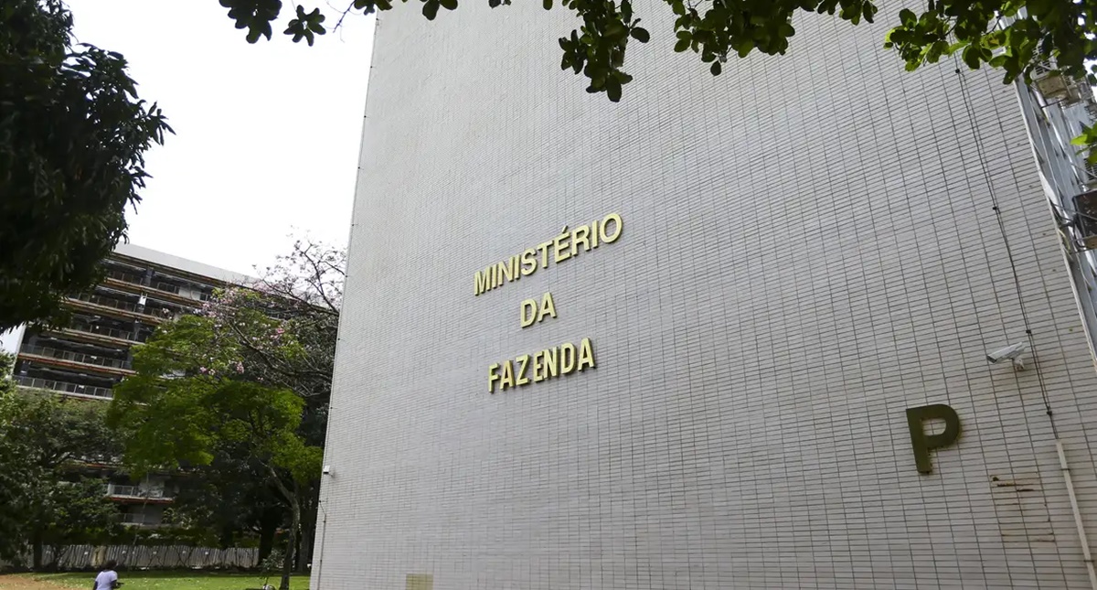 Superávit primário do Governo Central cai 40% em outubro