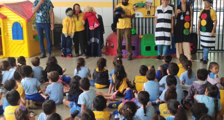 Alunos de escola na zona Sul de Porto Velho participam de palestra sobre educação de trânsito