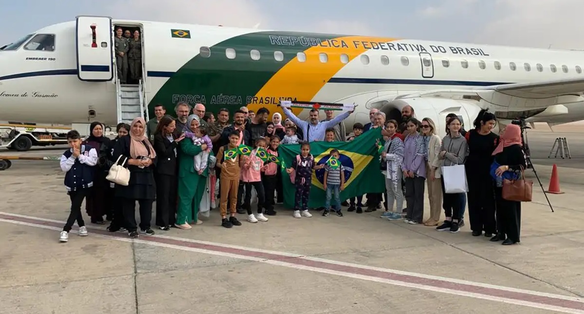 Lula confirma que receberá brasileiros repatriados de Gaza