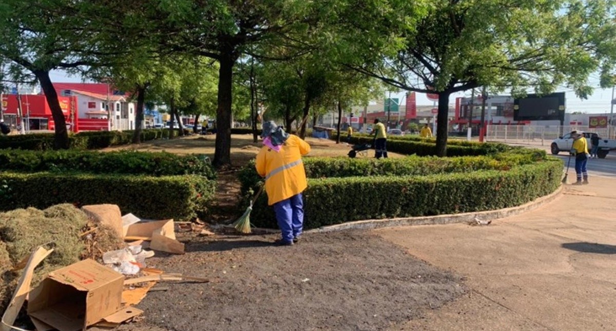 Prefeitura leva serviços de limpeza a diversos locais da cidade