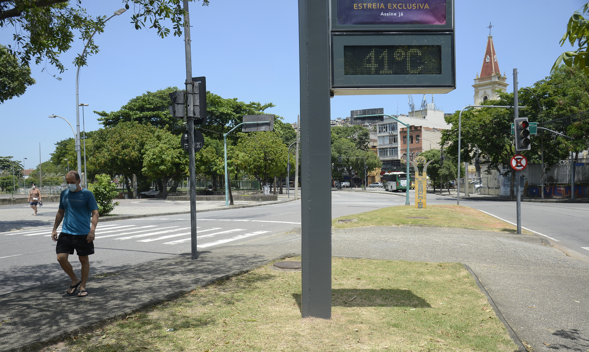 El Niño deverá continuar pelo menos até abril de 2024