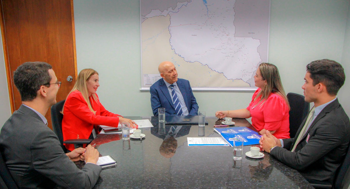Confúcio Moura garante para Cláudia de Jesus retomada do Morar Melhor em Ji-Paraná - News Rondônia