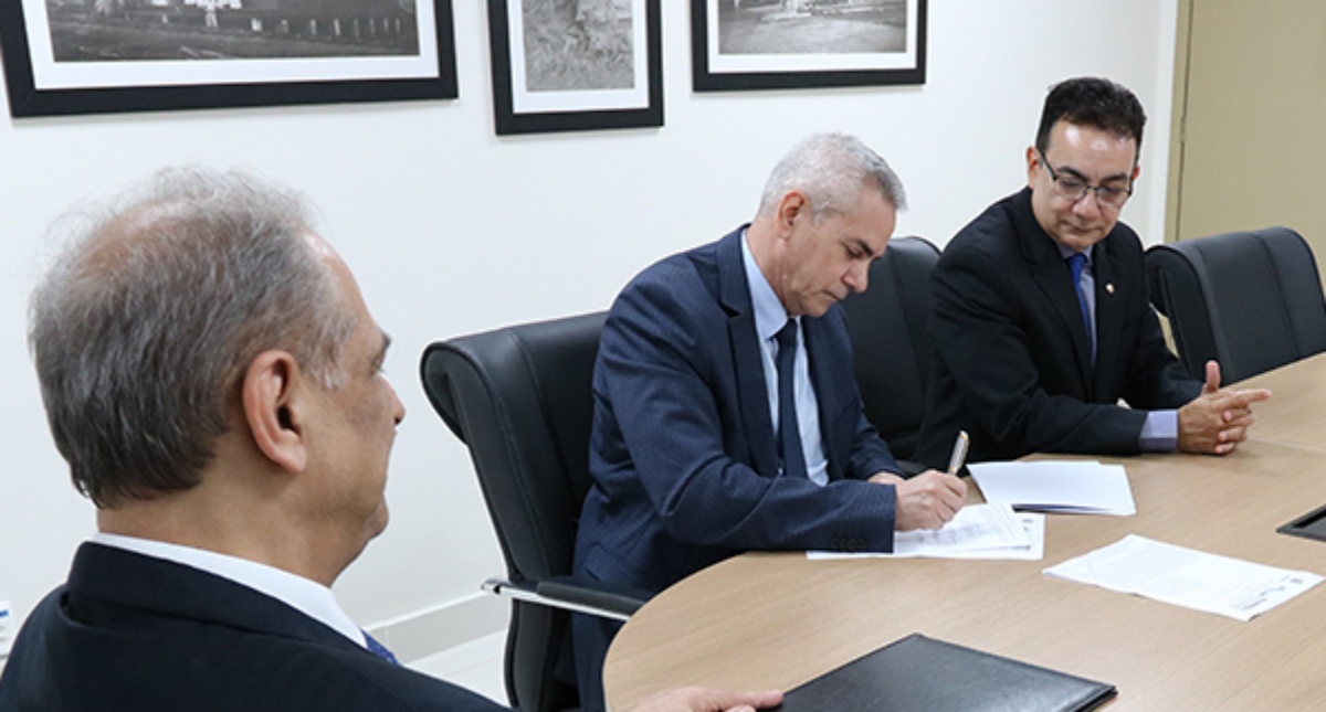 MPRO assina termo de cessão de uso do sistema EmeronWeb da Escola da Magistratura de Rondônia - News Rondônia