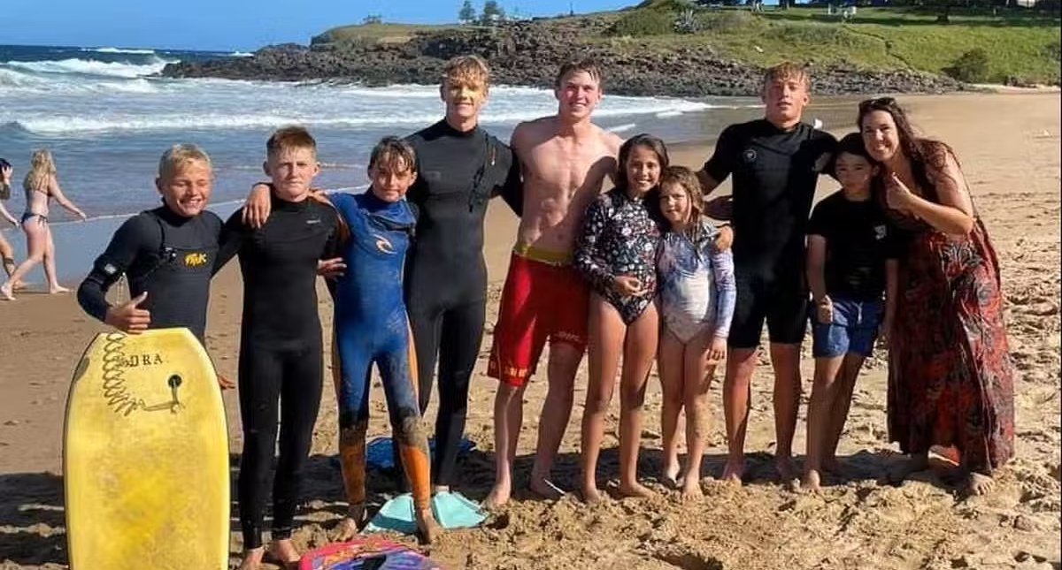 Surfistas adolescentes salvam 7 pessoas de afogamento - News Rondônia