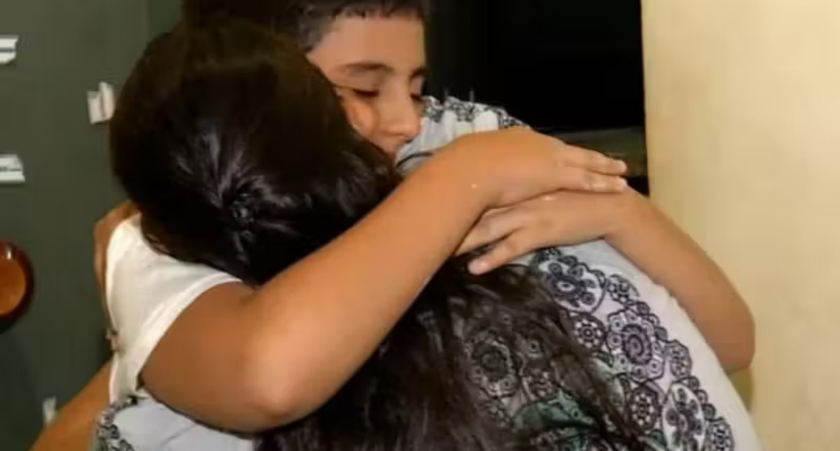 Menino de 10 anos salva mãe que levava choque; aprendeu na escola - News Rondônia