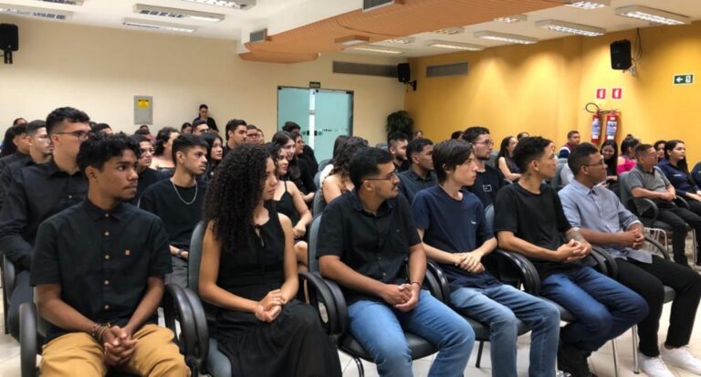 Formatura de jovens aprendizes da Energisa Rondônia marca o início de novas trajetórias profissionais - News Rondônia