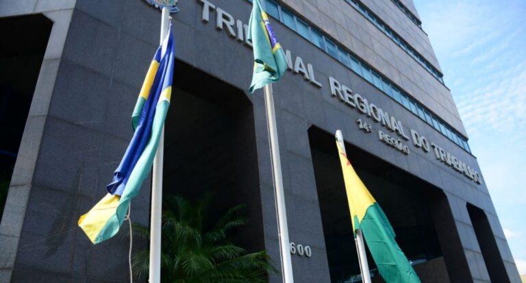 TRT-14 encerra programação de aniversário com ato cívico e celebração