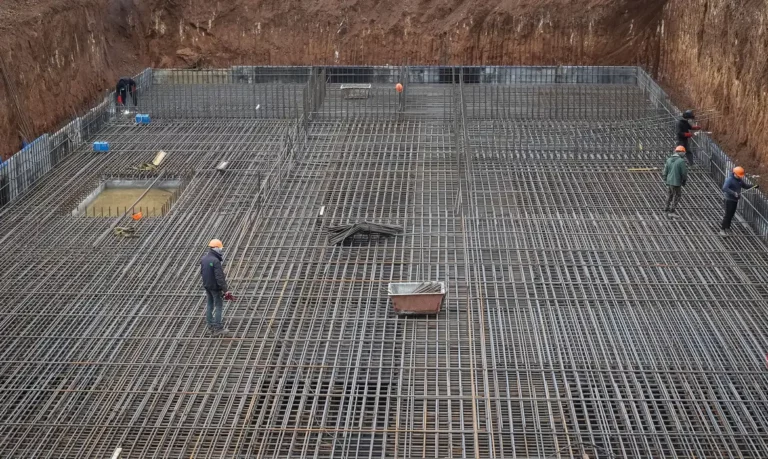 Cidade ucraniana constrói escolas subterrâneas em meio a ataques