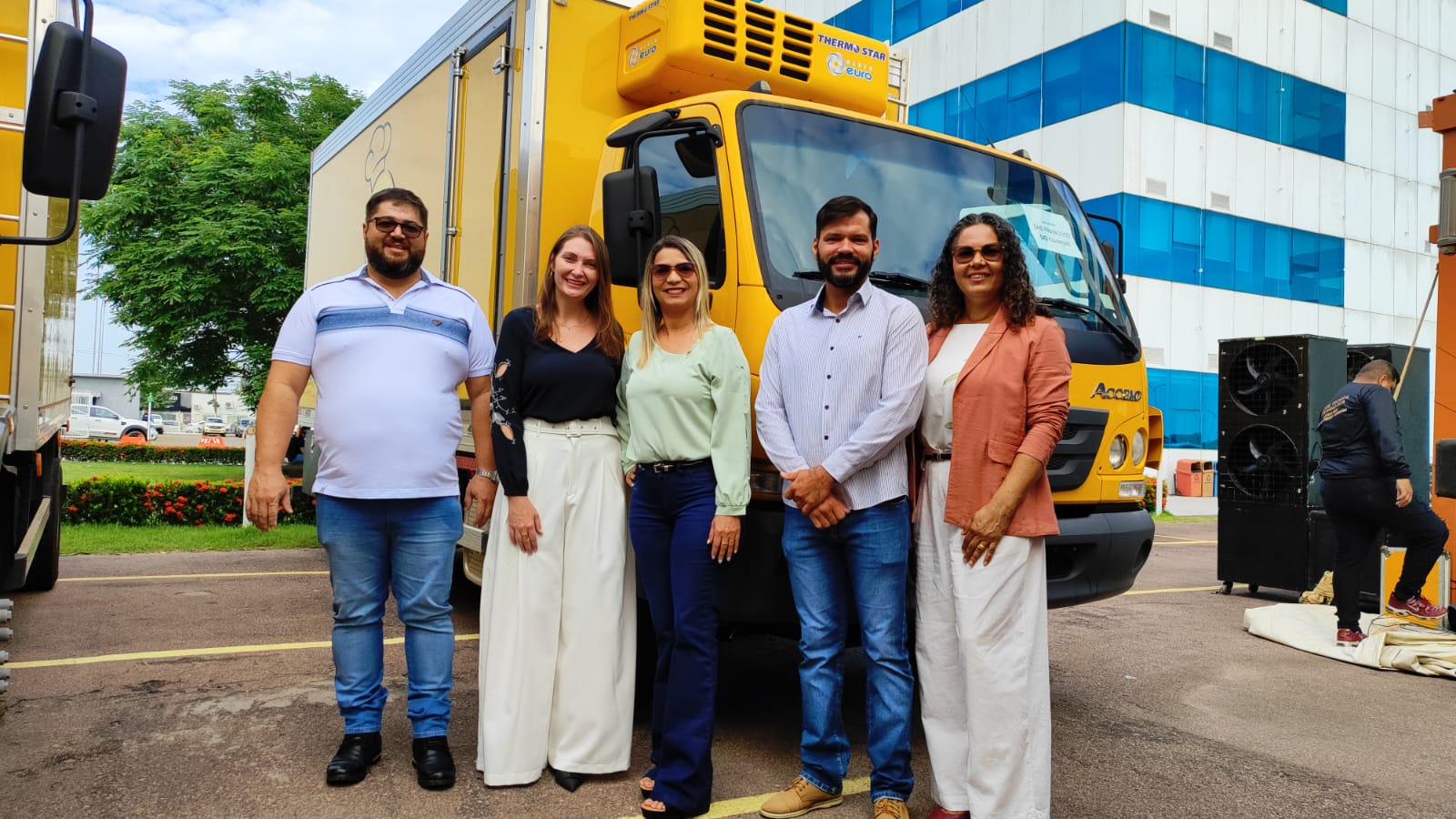 LEBRINHA: Municípios recebem caminhão frigorífico para transporte da merenda escolar