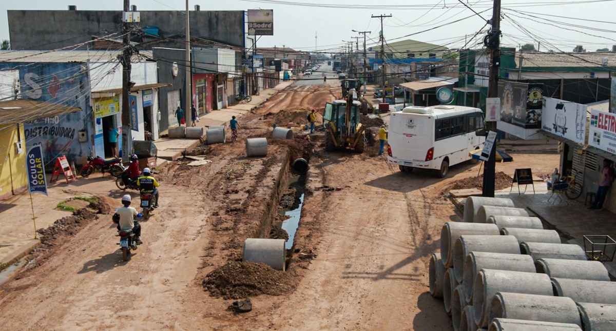 Prefeito acompanha andamento das obras na avenida Calama