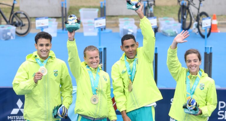 Brasil é bicampeão no revezamento misto do triatlo no Pan de Santiago