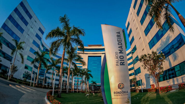 DESTAQUES DA SEMANA: Realinhamento salarial da Segurança Pública; Operação Santa Claus; Encontro para Catadores de Materiais Recicláveis marcam ações do Governo - News Rondônia