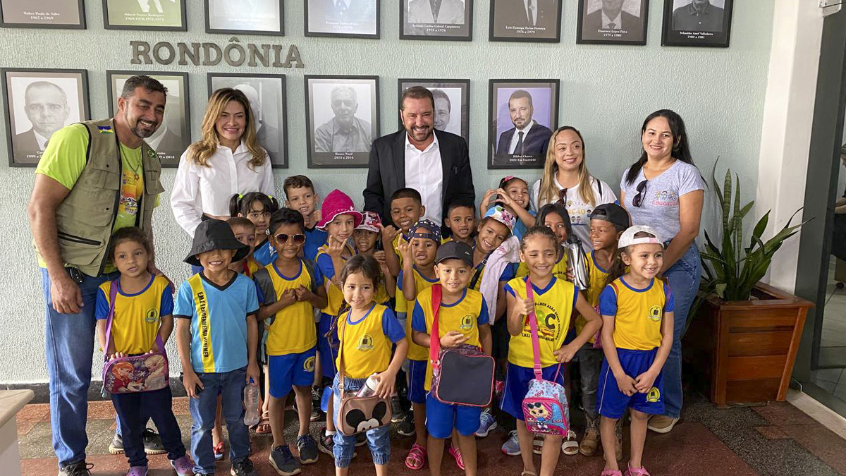Prefeito Hildon Chaves recebe alunos em seu gabinete, no projeto Turismo Pedagógico - News Rondônia