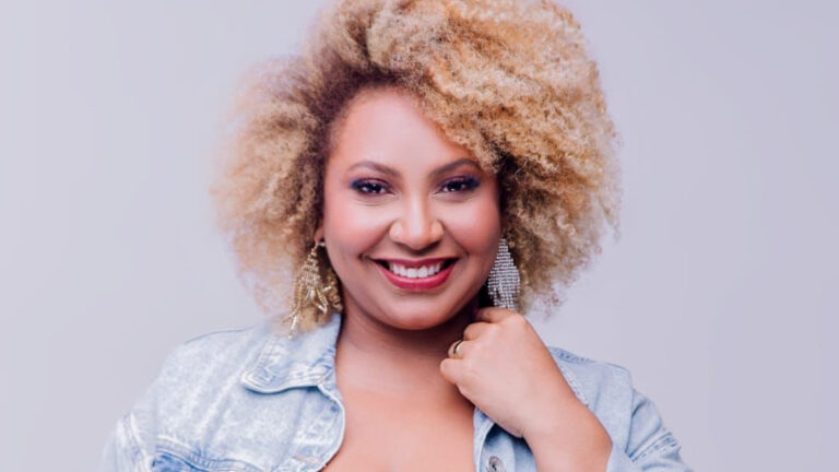 Cantora Marla Sousa é atração da Feira de Empreendedores “Natal de Luz” em Porto Velho - News Rondônia