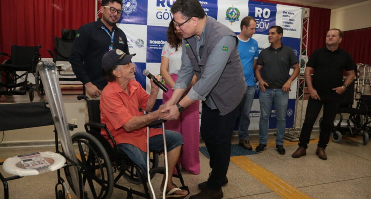 Governo de Rondônia entrega equipamentos de locomoção no município de Cacoal