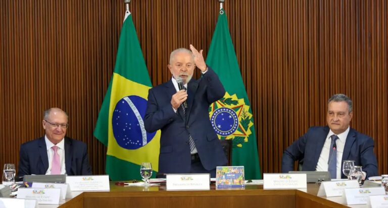 Lula pede que ações do governo sejam agregadas em uma única marca