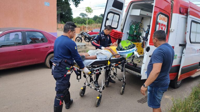 Idoso em bicicleta fica ferido após bater em muro na zona sul