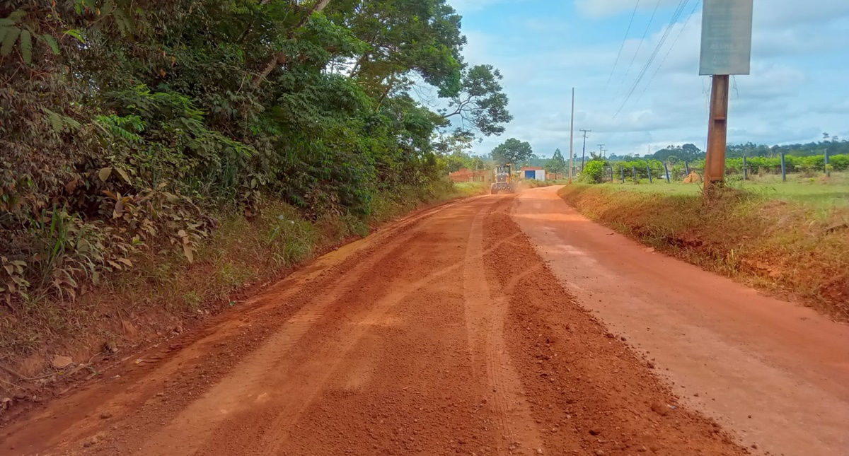 Estrada do Areia Branca recebe serviços de recuperação