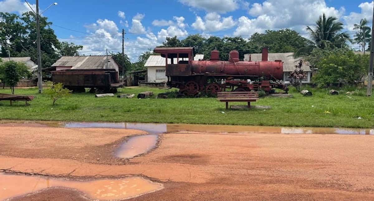 Associação de ferroviários pede restauração de locomotiva histórica em Abunã