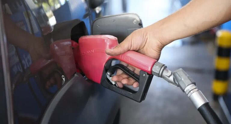 Petrobras anuncia redução de R$ 0,30 no preço do diesel