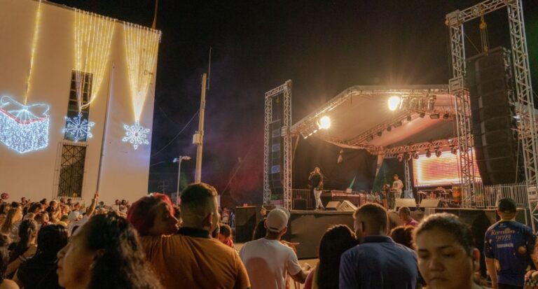 Estrutura para a festa da virada começa a ser instalada nesta quinta-feira (28)