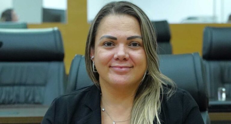 Cláudia de Jesus vota a favor do projeto que reduz taxas no Detran-RO