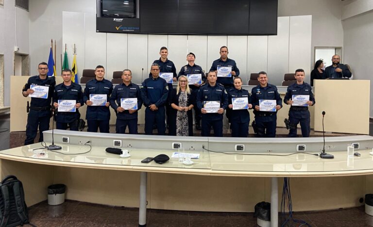 Policiais militares que desempenham atividades sociais são homenageados pela vereadora Márcia Socorristas Animais