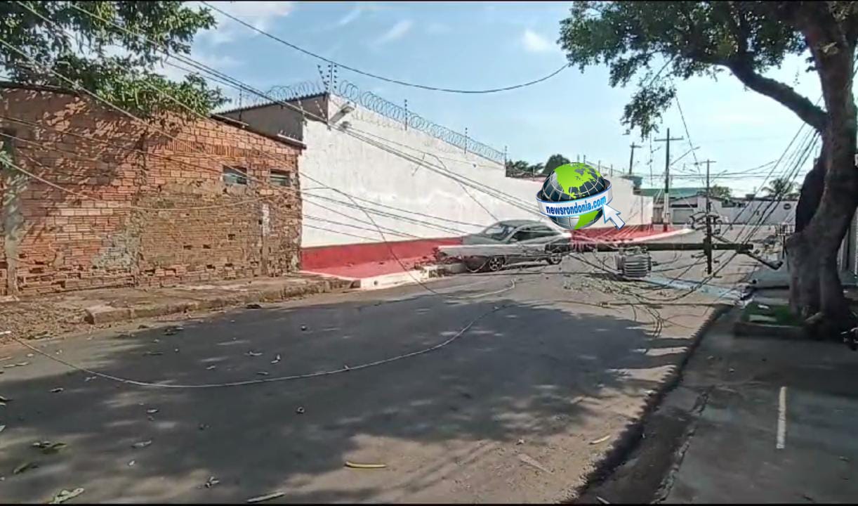 Motorista foge depois de derrubar poste e deixar bairro Costa e Silva sem energia