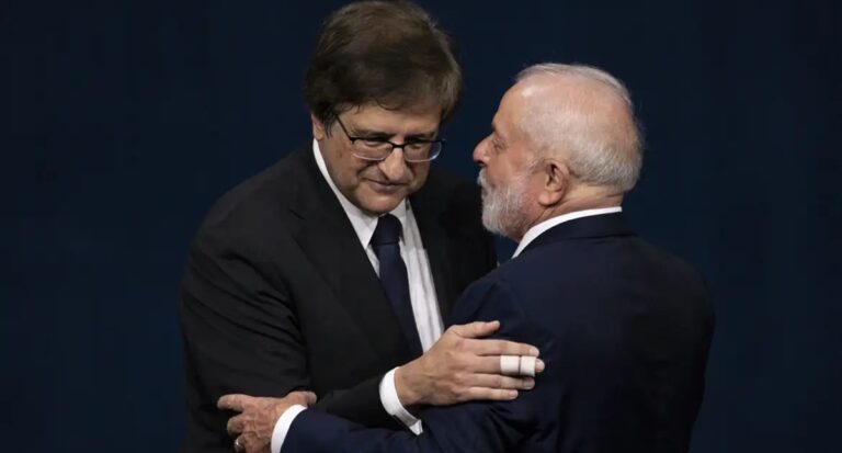 Familiares protestam antes de audiência sobre massacre de Paraisópolis