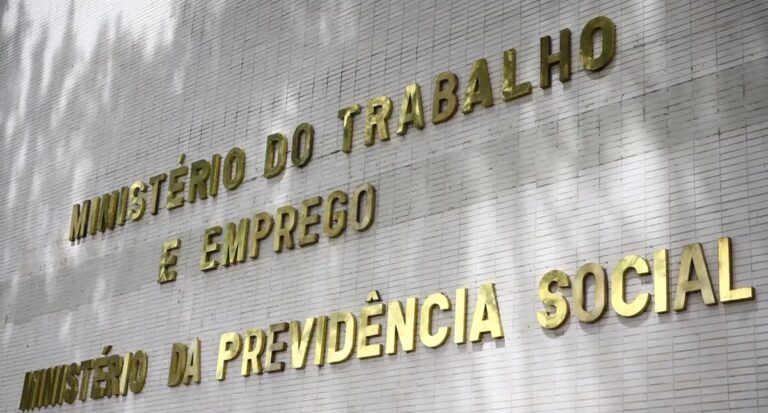 Governo propõe a servidores aumento em auxílios, sem reajuste salarial