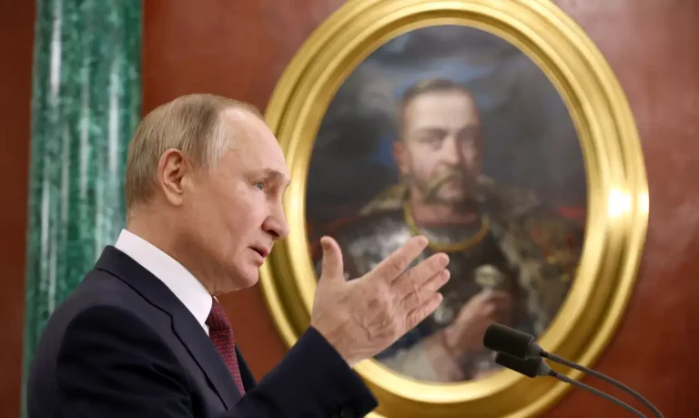 Putin anuncia que será candidato à presidência pela quinta vez