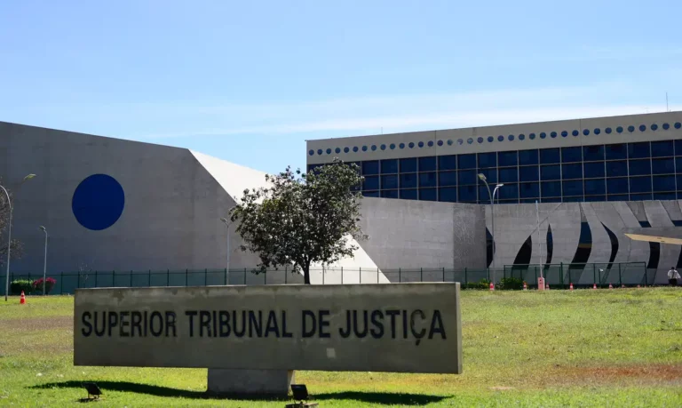 STJ multa sindicato dos auditores da Receita em R$ 1,3 milhão