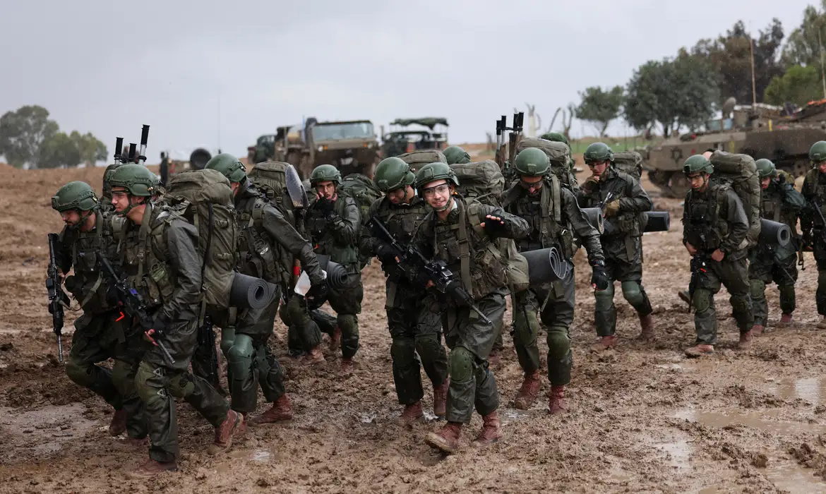 Combate Israel-Hamas abala Gaza; EUA buscam proteção para civis