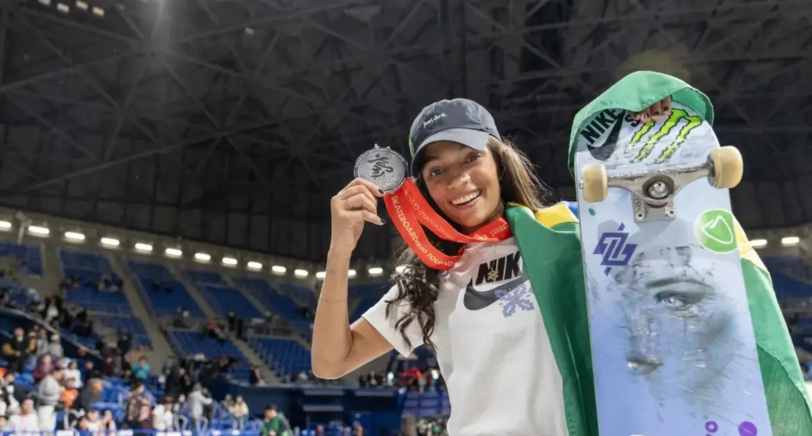 Rayssa Leal conquista prata no Mundial de skate street no Japão