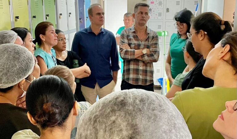 Com indicação de atualização do piso salarial, Alan Queiroz celebra com profissionais de enfermagem o pagamento retroativo