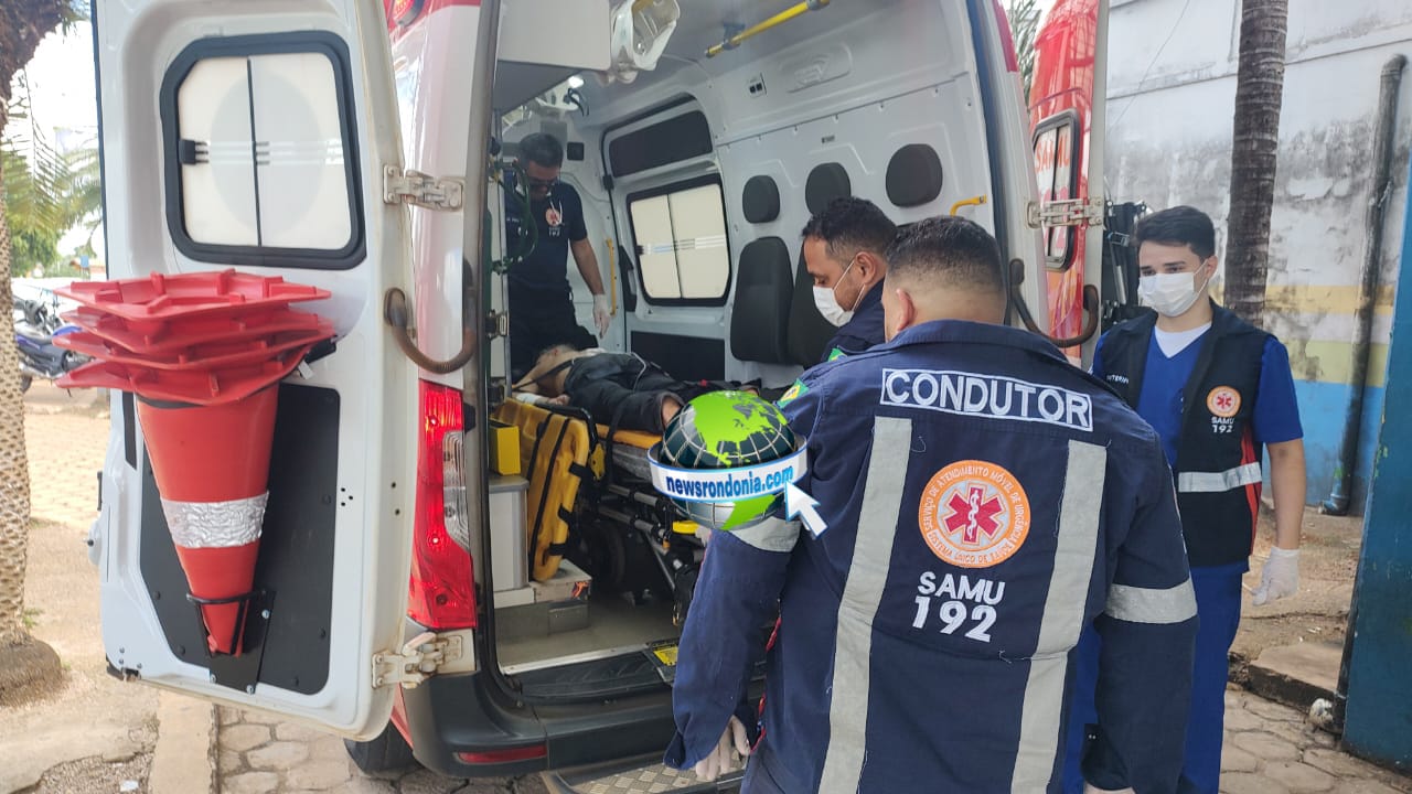 URGENTE: Jovem pede socorro em quadra de esportes após ser atacado a tiros pelo sogro