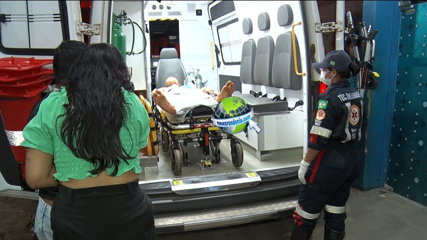 Jovem é atacado a tiros por criminoso disfarçado de motoboy na zona leste