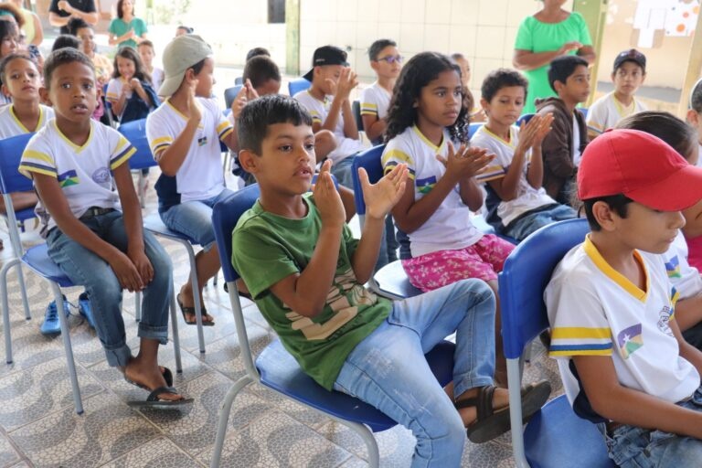 Estudantes da Vila de Bandeira Branca recebem novo refeitório na Escola Estadual Apolônia Rossi Javarini, em Presidente Médici